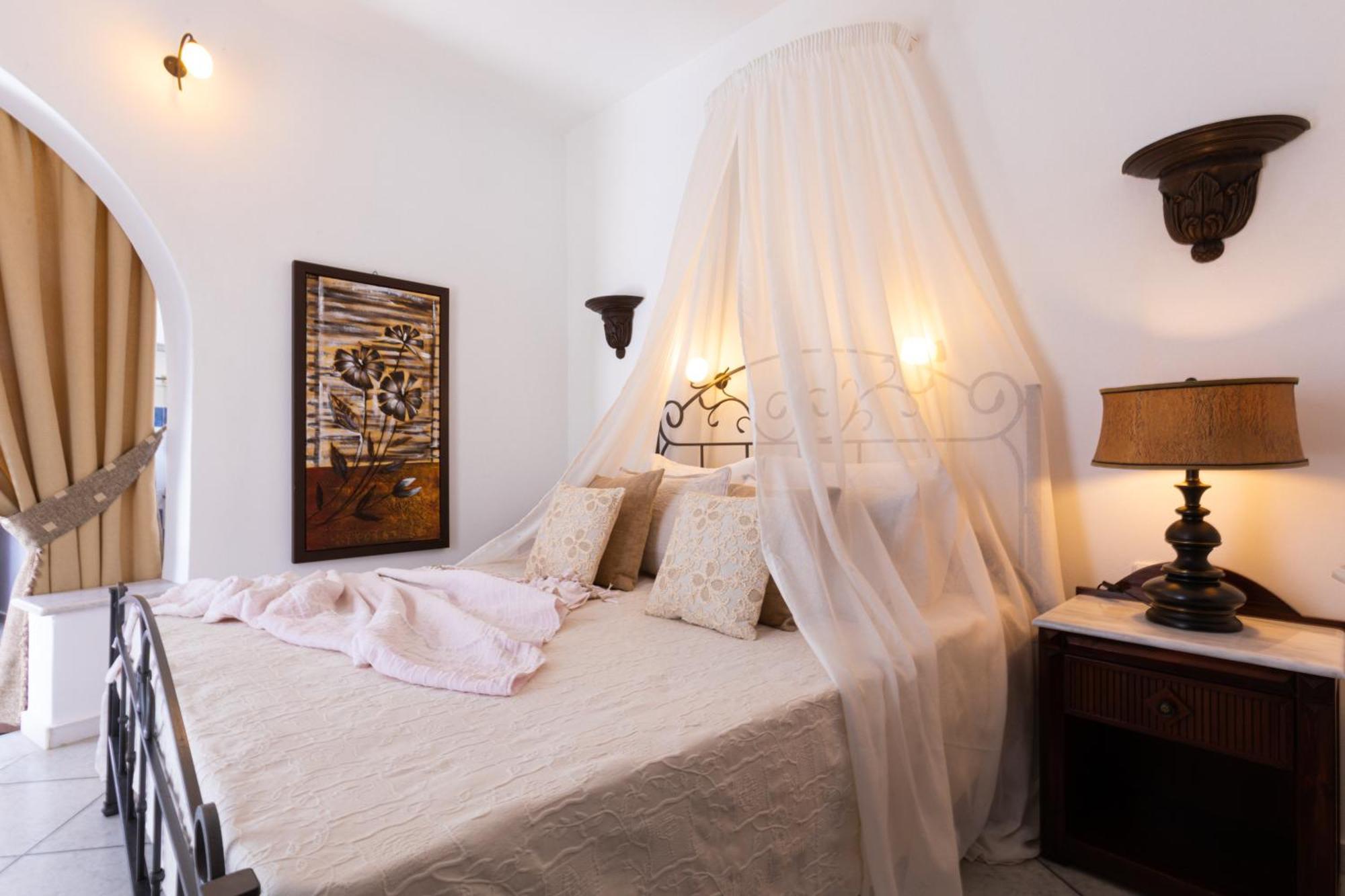 Sunrock Suites Stelida  Ngoại thất bức ảnh