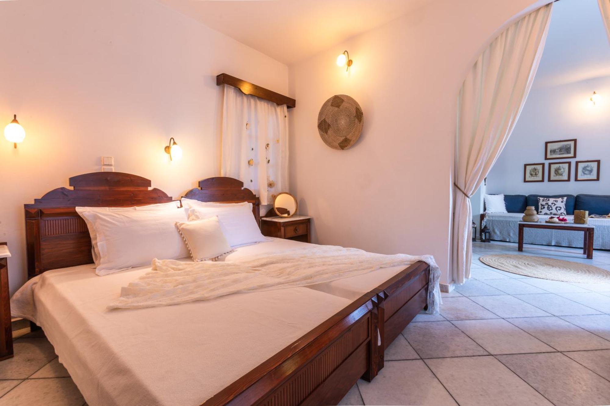 Sunrock Suites Stelida  Ngoại thất bức ảnh