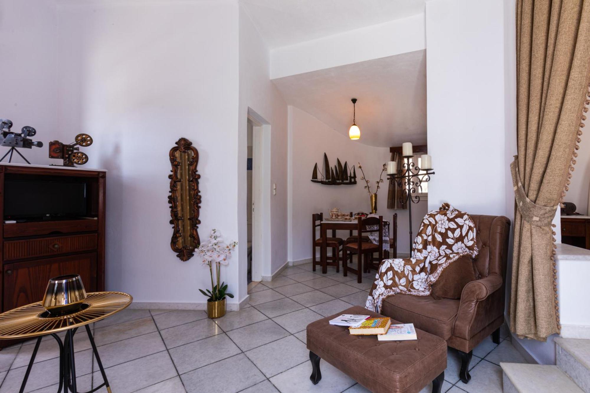 Sunrock Suites Stelida  Ngoại thất bức ảnh