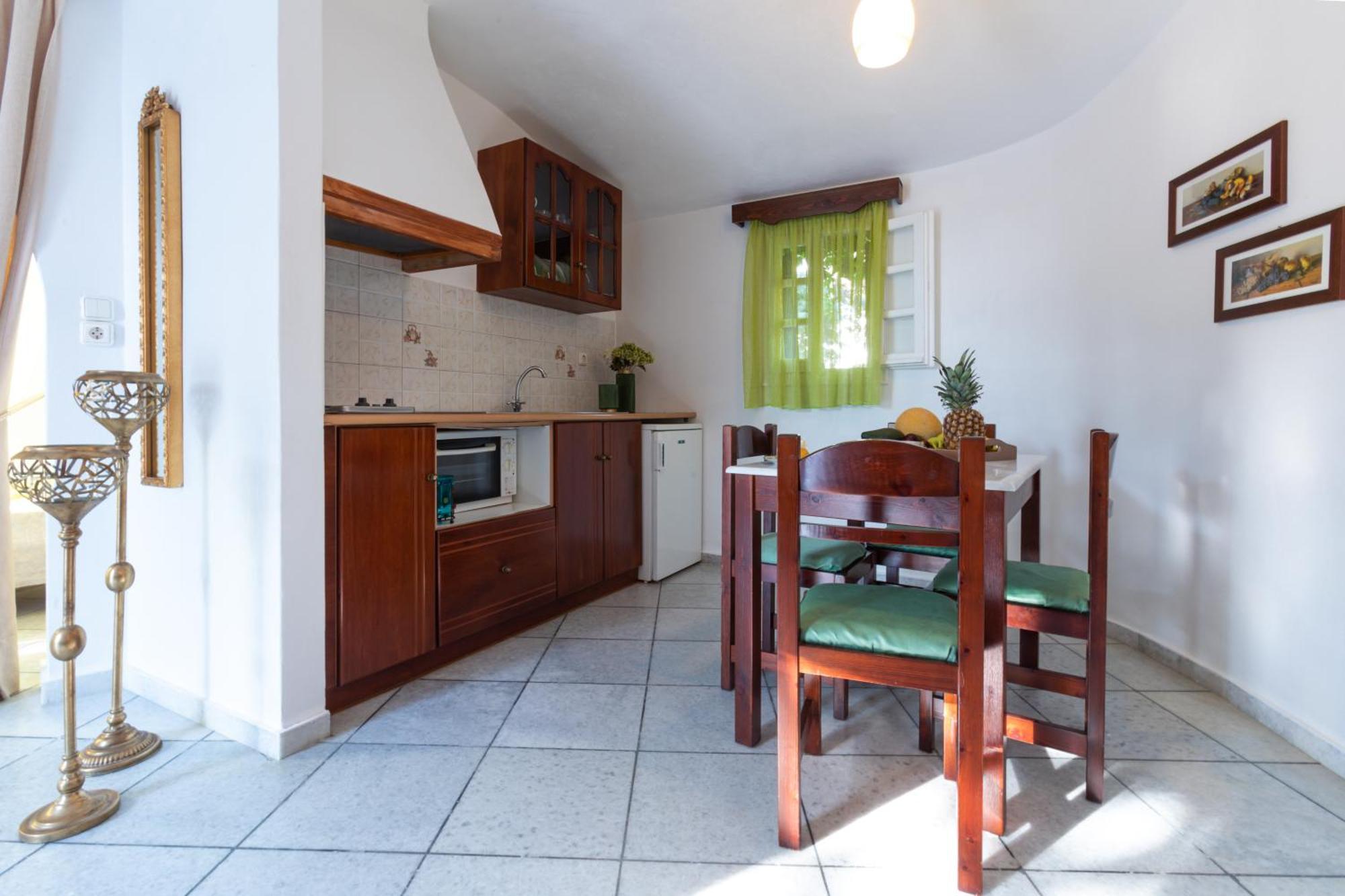 Sunrock Suites Stelida  Ngoại thất bức ảnh