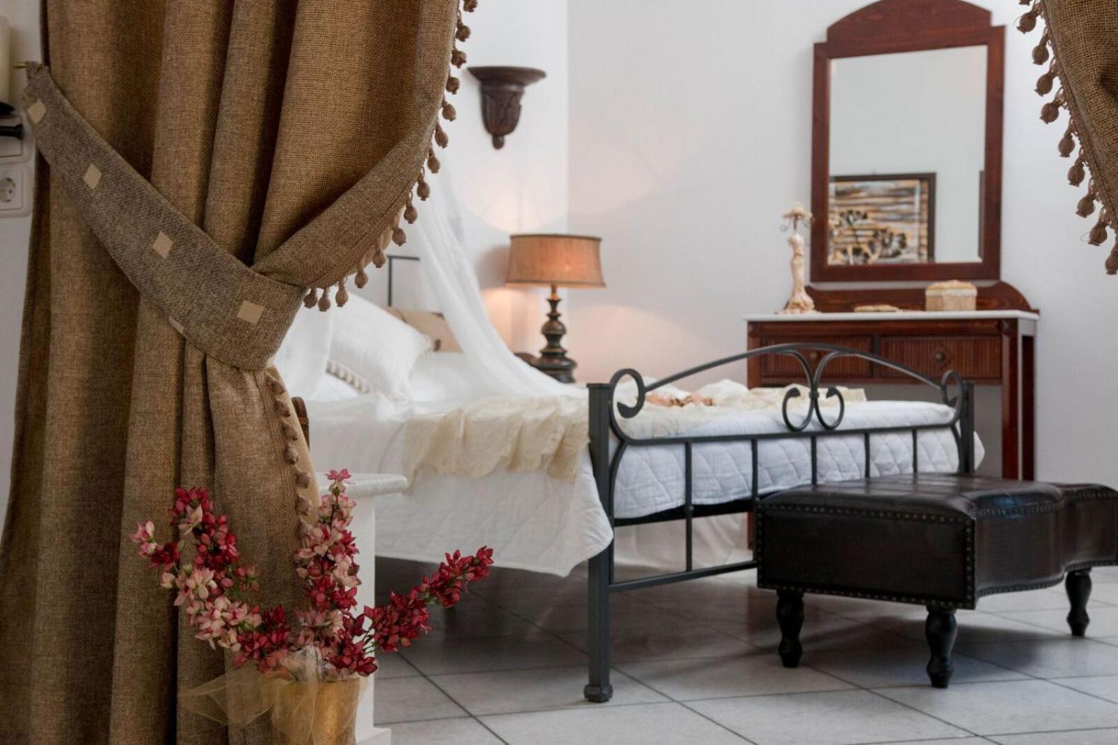 Sunrock Suites Stelida  Ngoại thất bức ảnh
