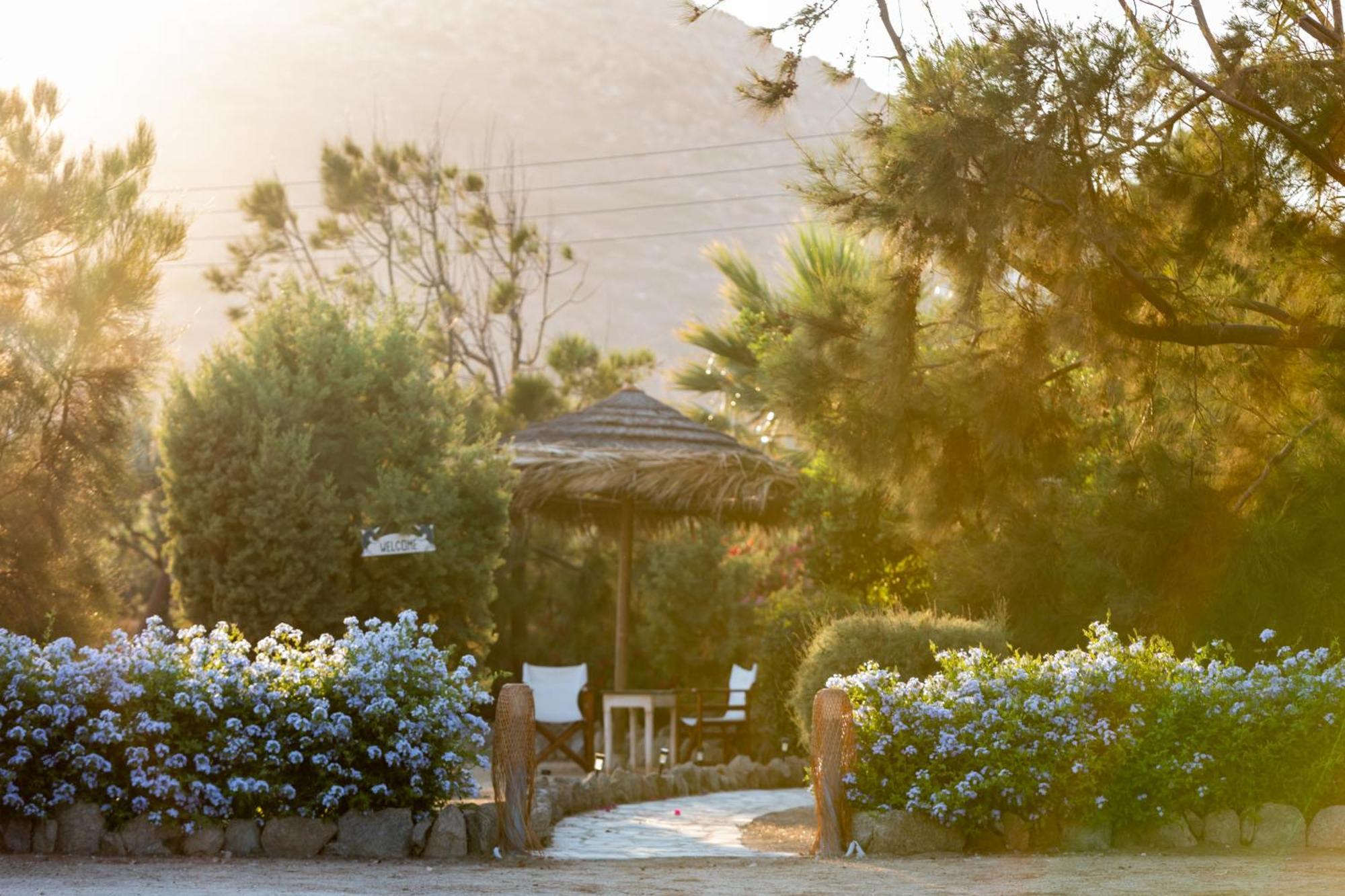 Sunrock Suites Stelida  Ngoại thất bức ảnh