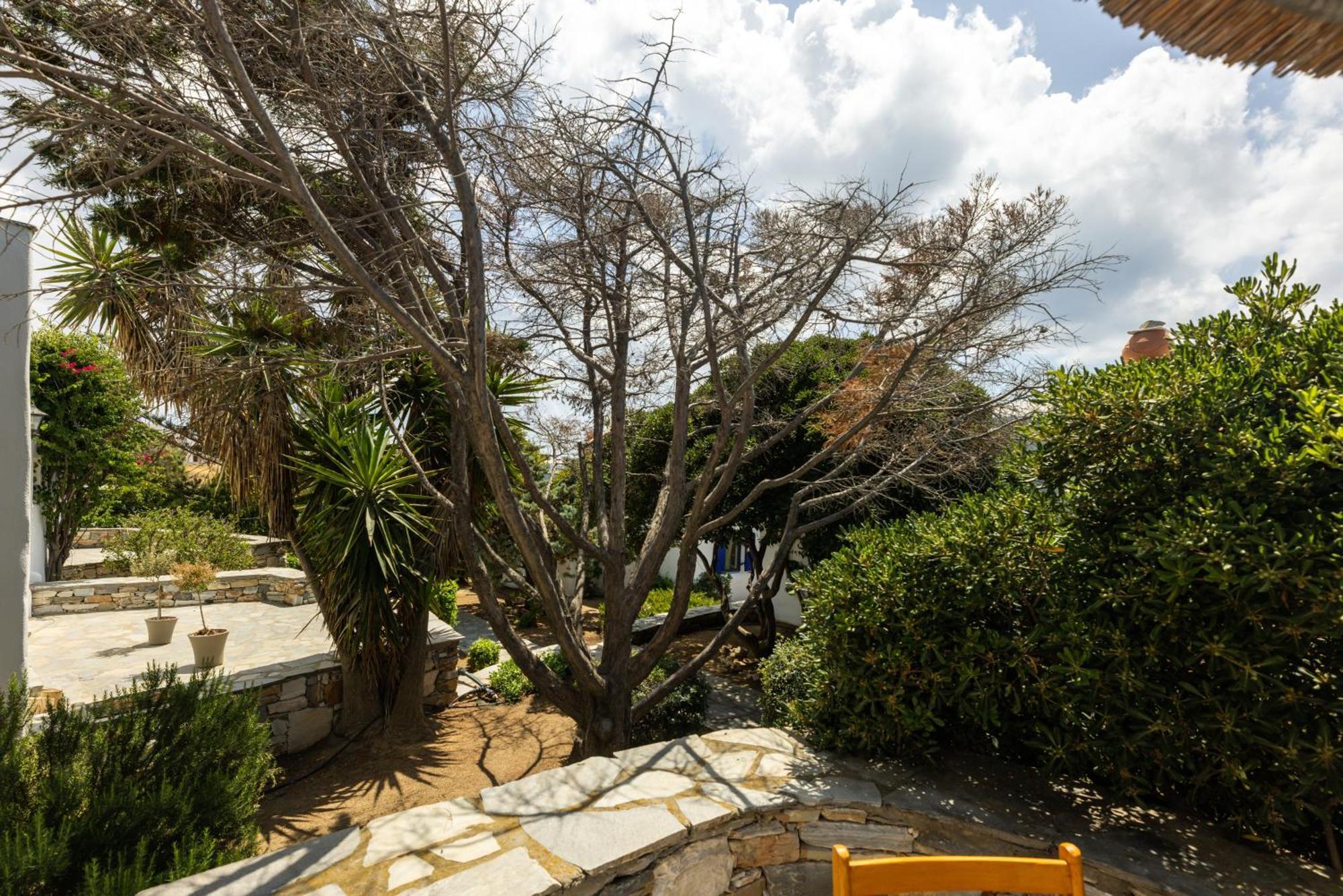 Sunrock Suites Stelida  Ngoại thất bức ảnh